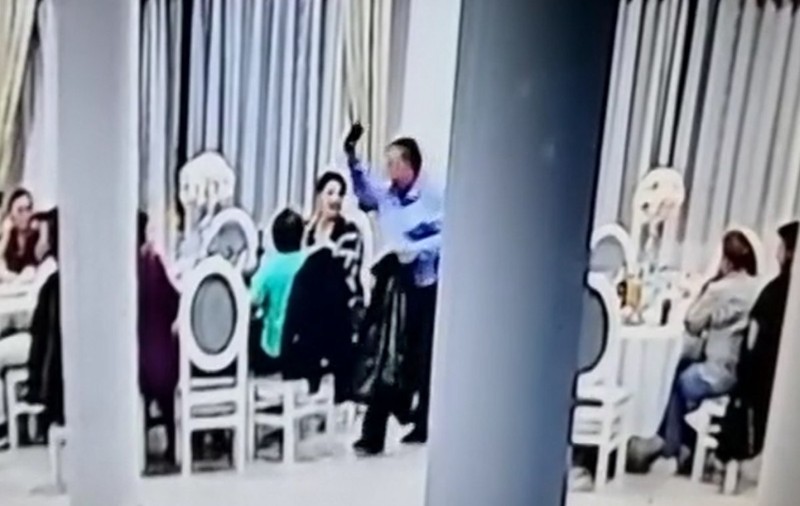 Senatorul USR care a lovit un bărbat cu telefonul în cap spune că plângerea contra lui a fost retrasă