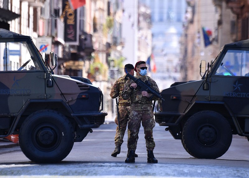 Armata italiană, pe o stradă din Roma/ Foto: Hepta
