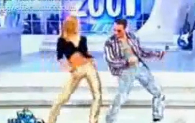 Chef de chef! Van Damme dansează manele la un show tv din Brazilia | VIDEO