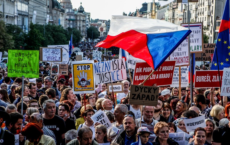 Proteste la Praga. Zeci de mii de cehi au cerut demisia ministrului Justiţiei (FOTO & VIDEO)