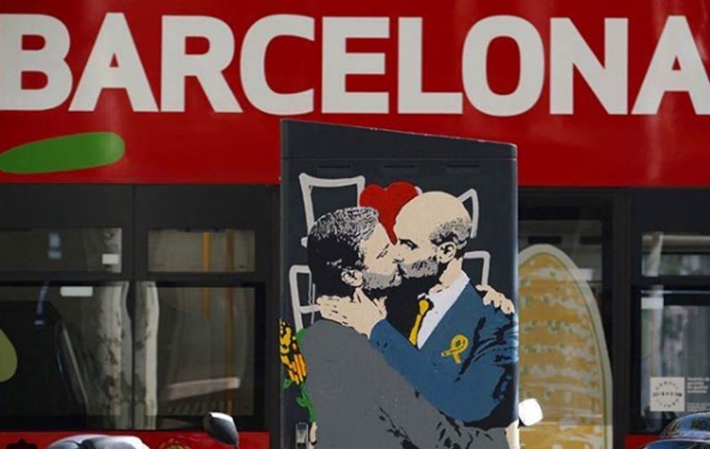 Guardiola și Mourinho se sărută într-un graffiti din Barcelona | GALERIE FOTO și VIDEO