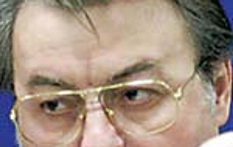 'Jos Basescu!'