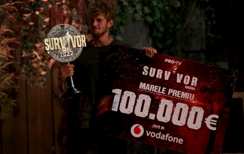 Alex Delea, câștigătorul „Survivor România”, s-a întors în țară. A plâns când și-a văzut mama la aeroport