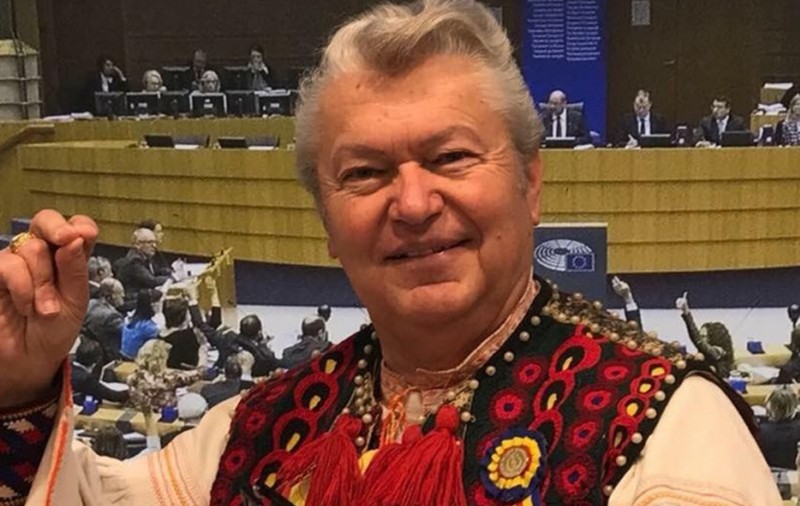 Gheorghe Turda și-a cerut scuze public, după ce a aruncat cu un pahar spre fina lui Ionuț Dolănescu, spărgându-i buza
