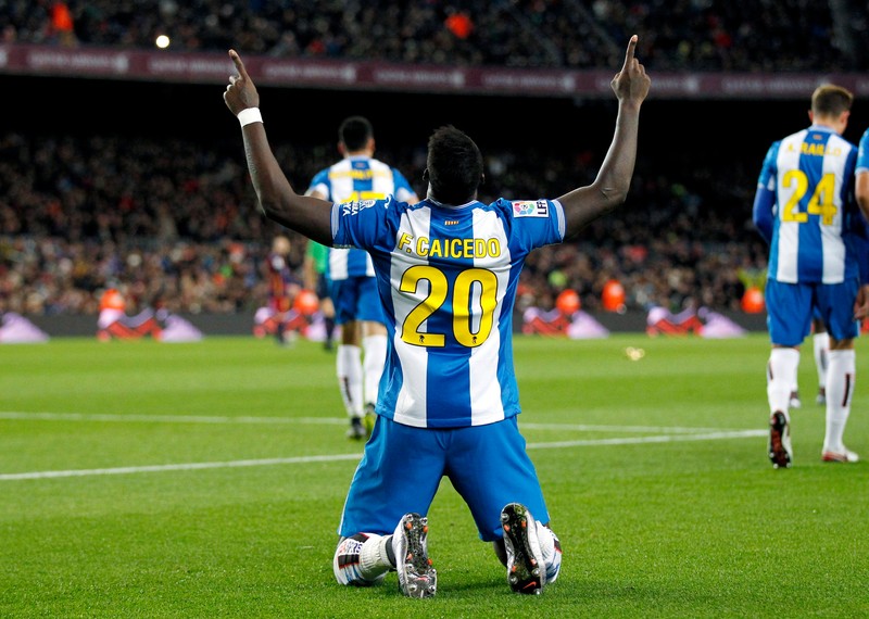 epa05090525 RCD Espanyol's Ecuadorian striker Felipe Caicedo jubilates his goal against FC Barcelona during their their Spanish King's Cup first leg match round of 16th played at Camp Nou stadium in Barcelona, Catalonia, Spain on 25 January 2016. EPA/ANDREU DALMAU