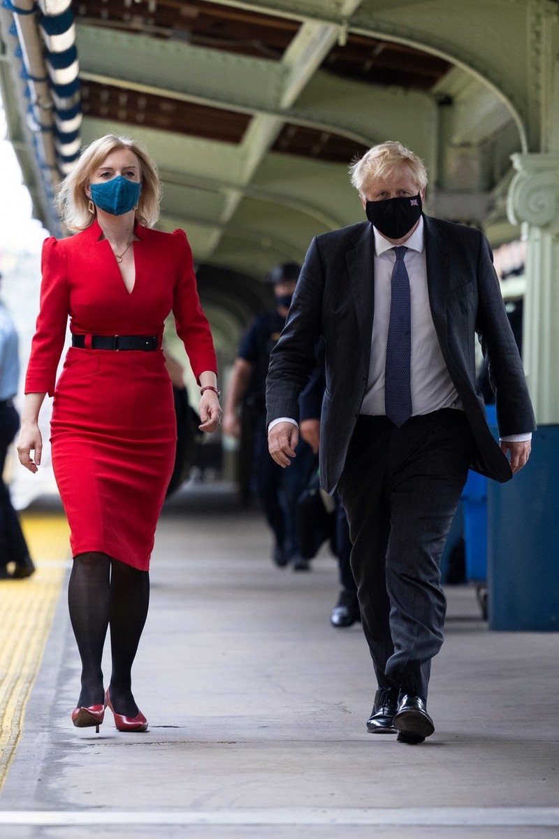 Liz Truss, secretar pentru comerț internațional și ministru de externe în cabinetul lui Boris Johnson (foto Profimedia, anul 2021)