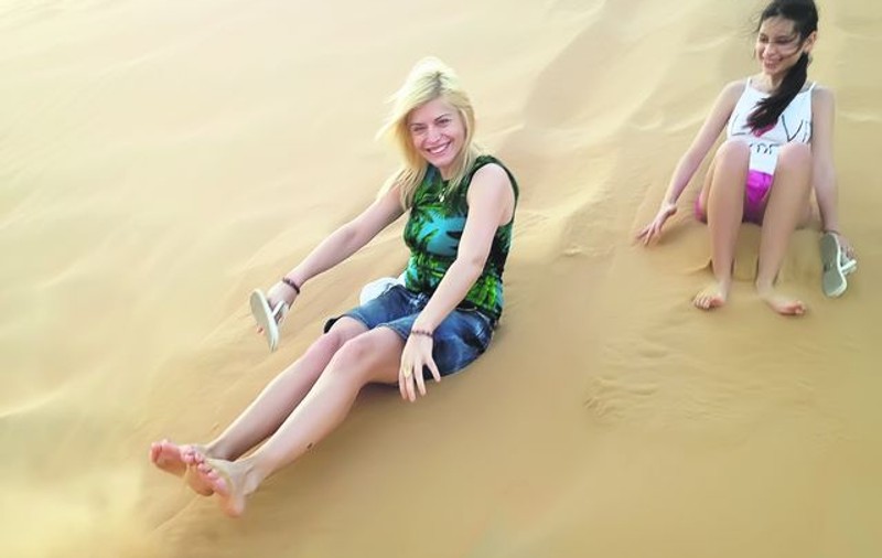 Loredana, vacanţă cu familia în Emiratele Arabe