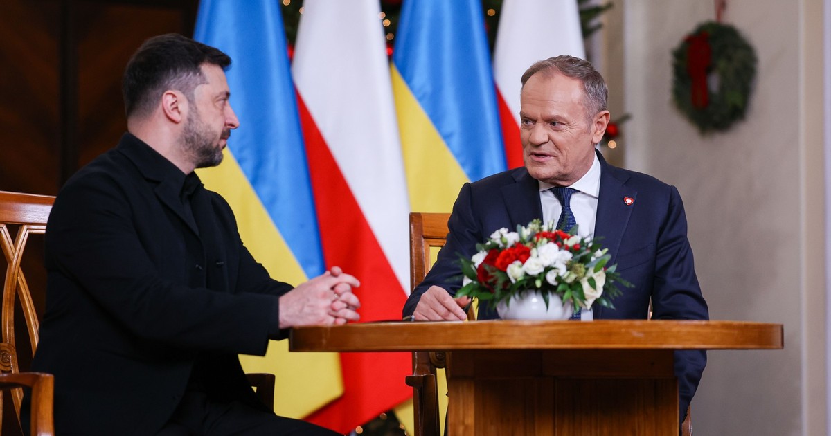 Donald Tusk (dreapta), în timpul unei întrevederi cu Volodimir Zelenski (stânga). Imagine cu caracter ilustrativ Foto: Profimedia