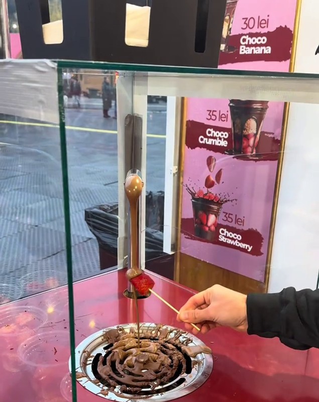 Desertul devenit viral în toată lumea se vinde instant la Târgul de Crăciun București 2025, Drumul Taberei! Cât costă noua „nebunie”