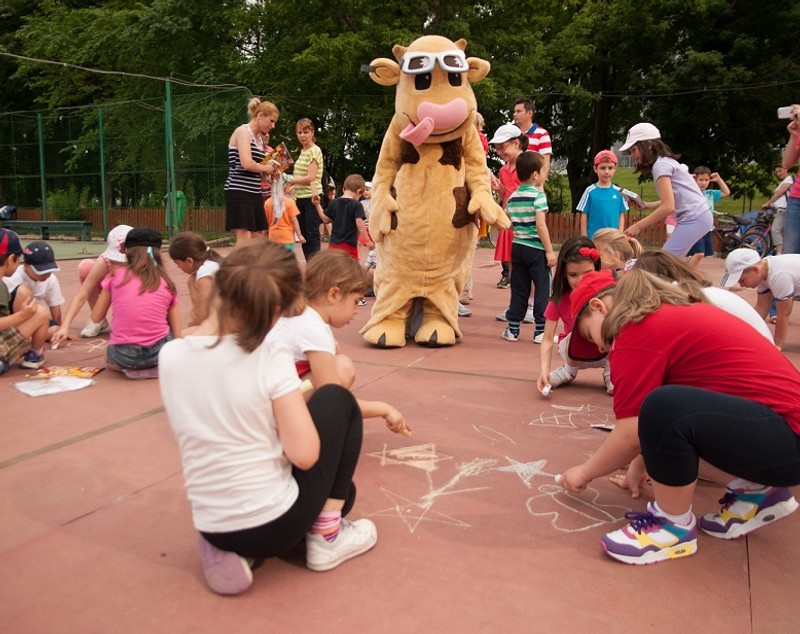 La București, Simona Halep și-a propus să dea în mintea copiilor!