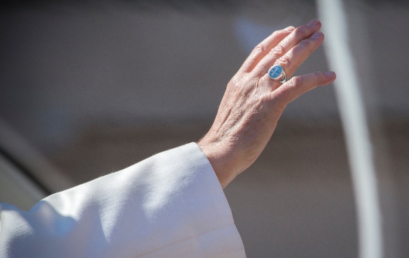 Vaticanul slăbit și un nou Papă controversat: ce spune profeția lui Nostradamus