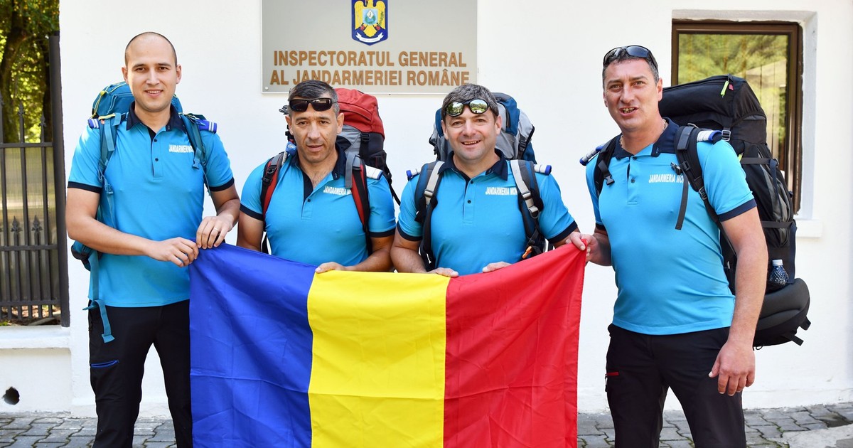 Steagul României va fi arborat în vârful Europei, Elbrus. Patru jandarmi montani au plecat în expediție