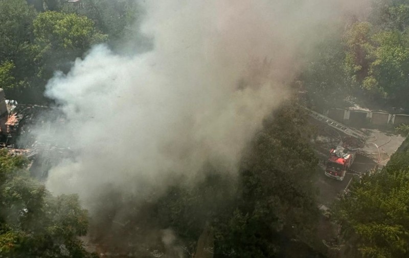 Incendiu în București, la un restaurant din zona Calea Victoriei. Oamenii au primit mesaj RO-Alert: "Evitați zona!"