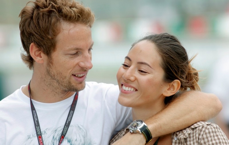 Jenson Button i-a dedicat iubitei sale titlul câştigat