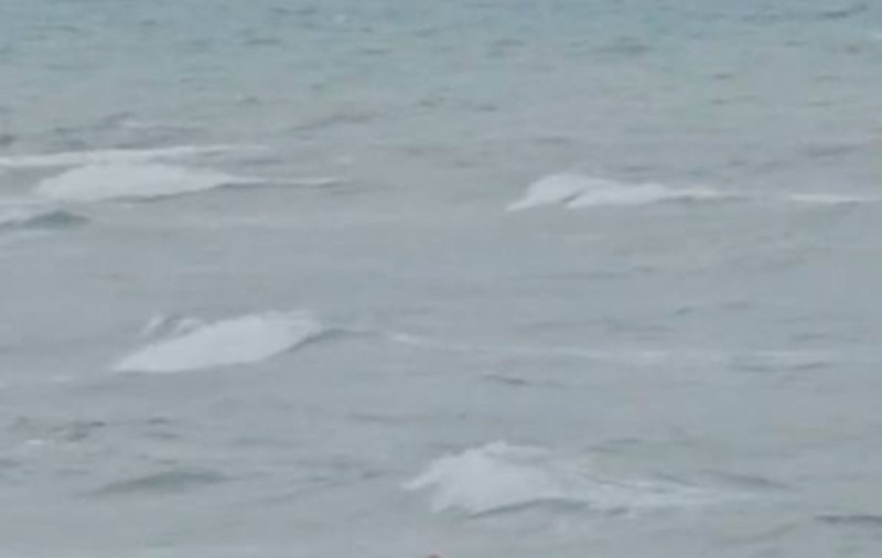 Turiștii de la mare au intrat în apă la 11 grade, înainte de 1 Mai: câți oameni sunt așteptați pe litoral, în ciuda vremii urâte