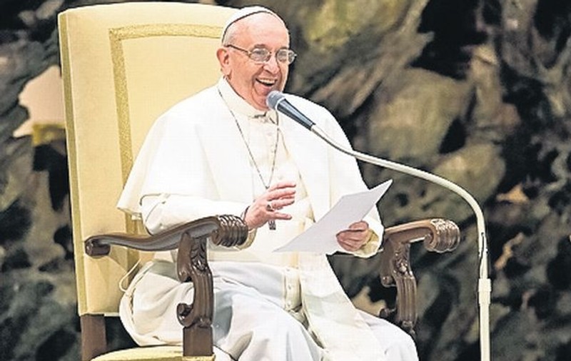 Un bărbat i-a închis telefonul în nas Papei Francisc. Cum a reacţionat suveranul pontif