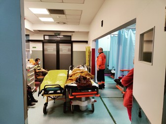 Fosta asistentă medicală Loredana a alunecat și și-a dislocat șoldul
