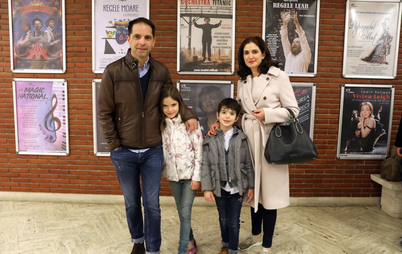 FOTO Dan Negru și-a dus soția și copiii cu „preșul”