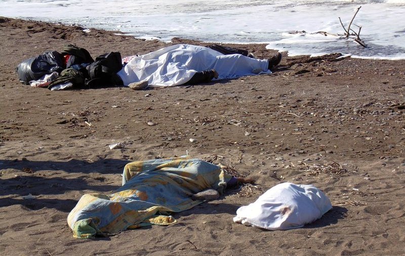 Corpurile a 87 de migranți recuperate pe o plajă din Libia