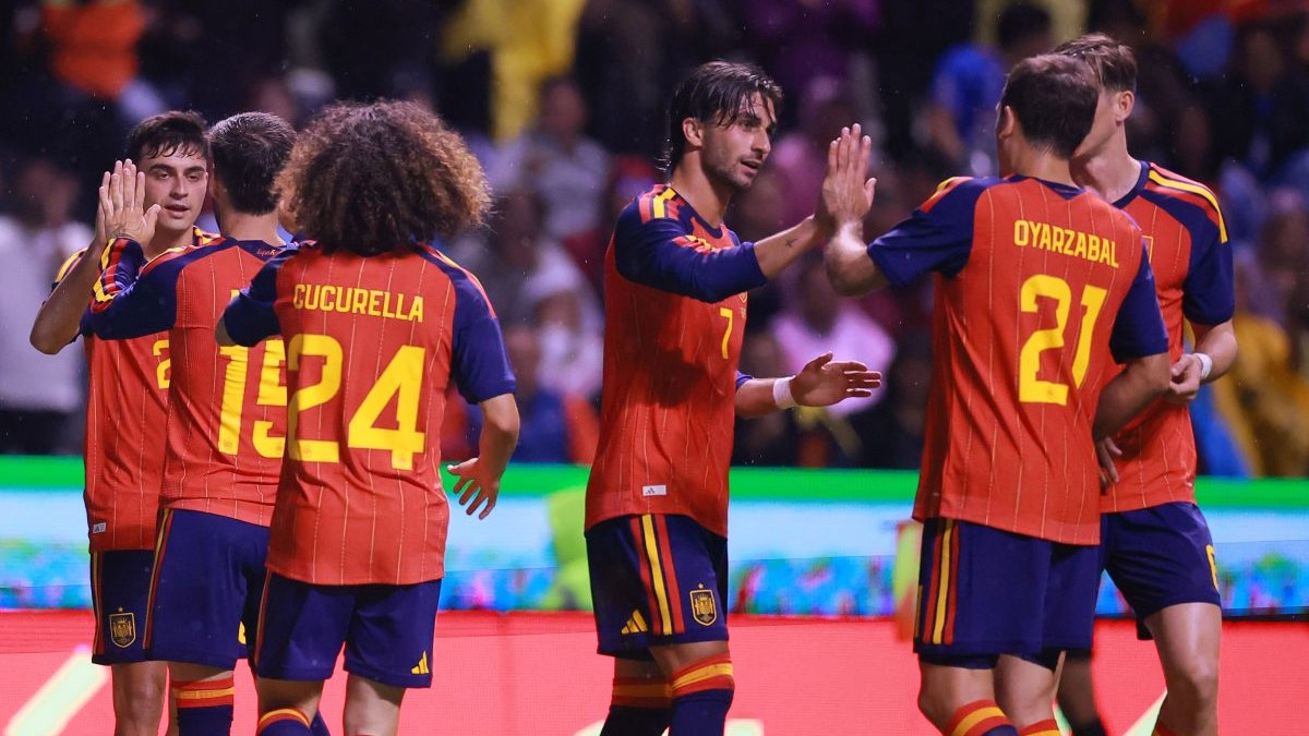 PUEBLA, MEXICO - JUNE 08: Pedri of Spain celebrates with teammates after scoring the team's first goal during the international friendly match between Peru and Spain at Estadio Cuauhtémoc on June 08, 2026 in Puebla, Mexico. (Photo by Manuel Velasquez/Getty Images)
