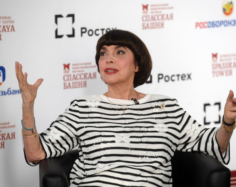 Mireille Mathieu, neschimbată la 72 de ani. Cum arată una dintre cele mai mari cântărețe din Franța | FOTO & VIDEO