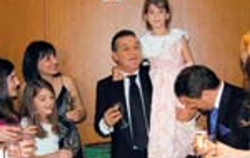Gigi Becali a aruncat cu bani de Revelion