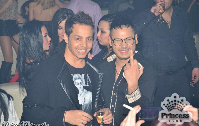 Uite ce gesturi obscene face Pescariu în club | FOTO