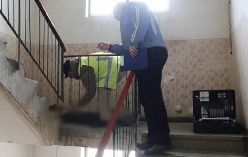 Un fost taximetrist din Satu Mare a murit, după ce a căzut peste balustrada scării din bloc