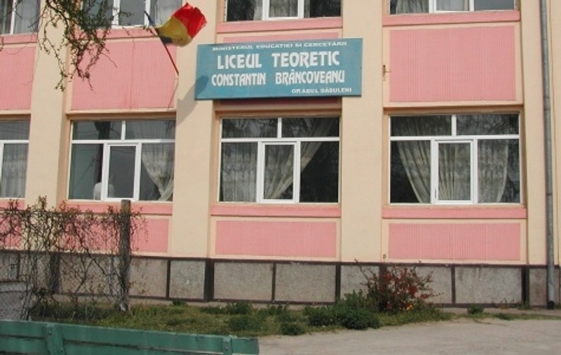 Dezinfectantul folosit la liceul din Dăbuleni, unde 9 copii s-au îmbolnăvit, era interzis pentru școli
