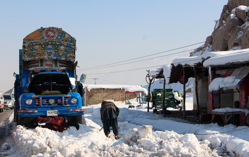 Ninsorile abundente din Afganistan și Pakistan au făcut peste 80 de morți