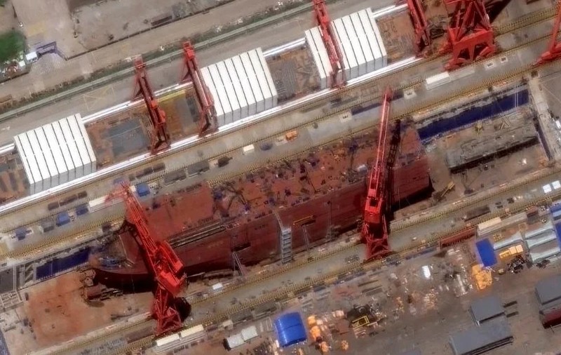 nava mama pentru drone extra-extra-mari submarine foto Vantor