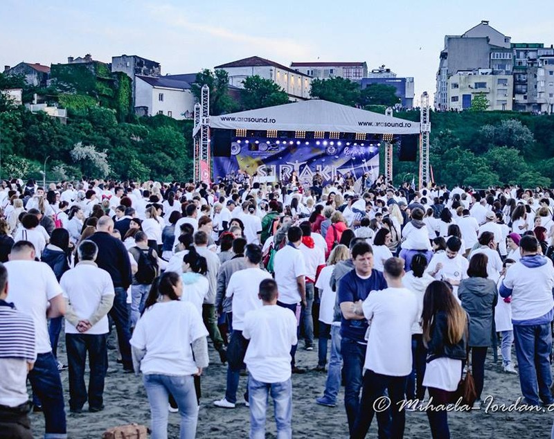 Ploaia le-a «înecat» recordul! Tentativa de a realiza cel mai mare sirtaki din lume, amânată pentru luna iulie