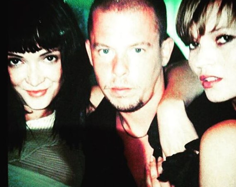 FOTO | Povestea lui Annabelle Neilson, modelul găsit mort în propria casă. Cum a ajuns dependentă de droguri la 16 ani
