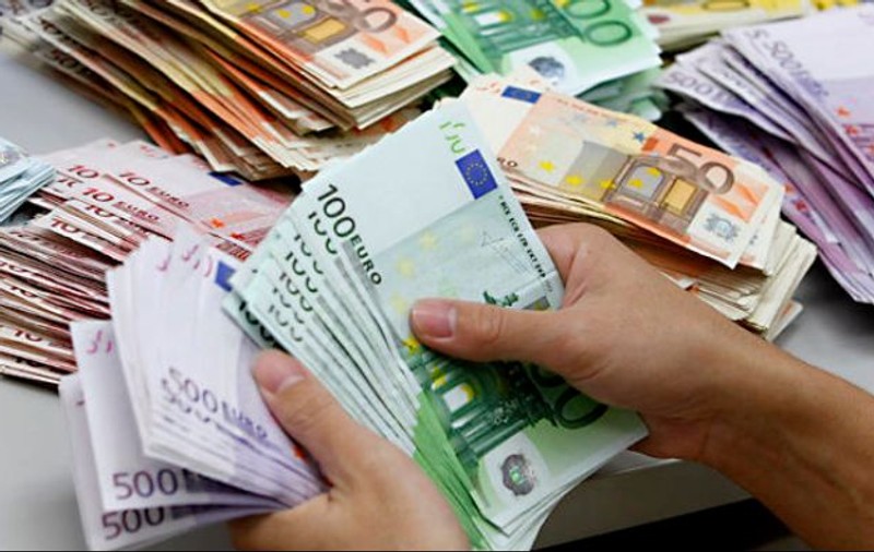Curs valutar 18 octombrie 2019. Leul a pierdut teren în fața euro și a dolarului