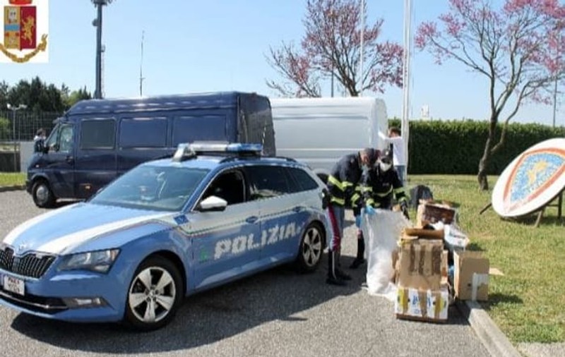 Amendă uriașă pentru doi șoferi care transportau carne în saci de gunoi