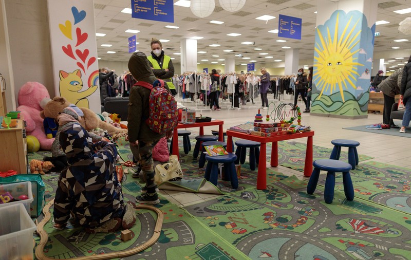 Corespondență din Polonia: Miraculoasa transformare a unui mall decăzut în centru pentru refugiați