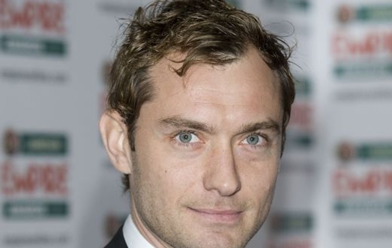 Jude Law a dat 3.000 de dolari pe produse anti-îmbătrânire