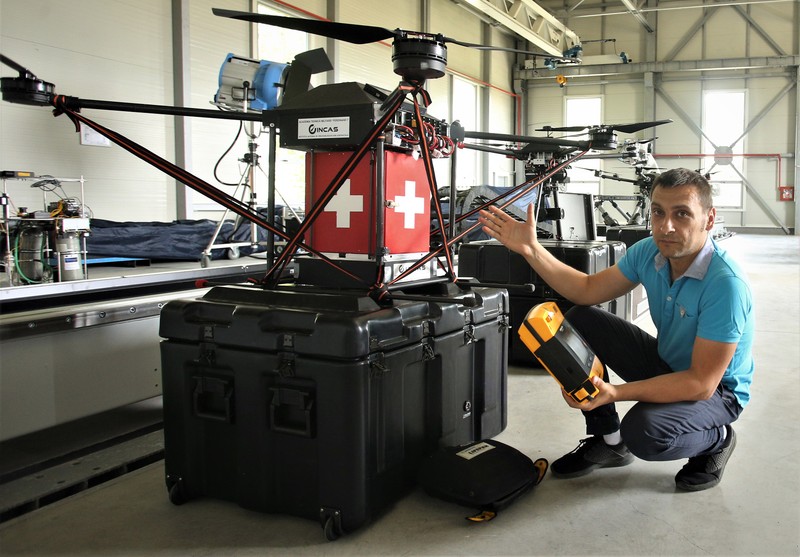 Această dronă poate transporta echipament medicale de maximum 10 kg