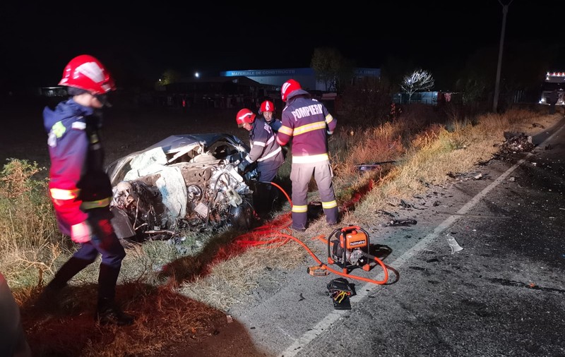 O șoferiță de 19 ani a murit, iar două persoane au fost rănite într-un accident în Buzău