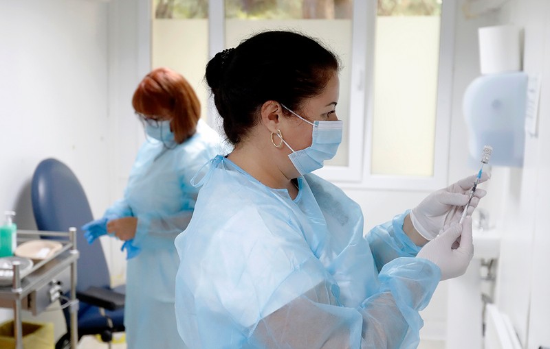 Vaccinare în spitalul Matei Balș din București | Foto: EPA