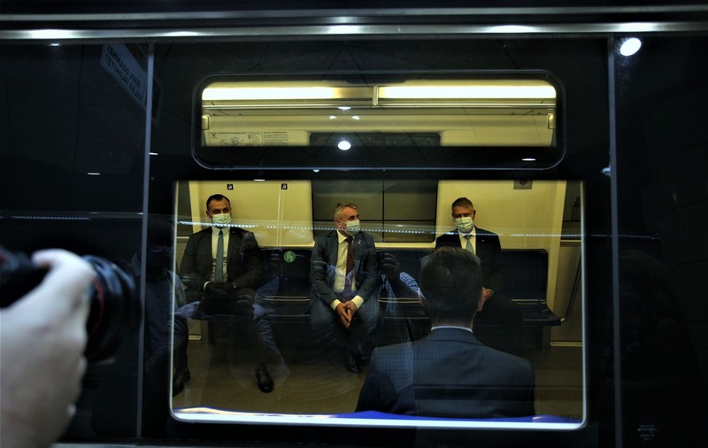 Metroul din Drumul Taberei, deschis astăzi pentru călători. Klaus Iohannis, la inaugurare: „O mare realizare! Această linie risca să devină o legendă”