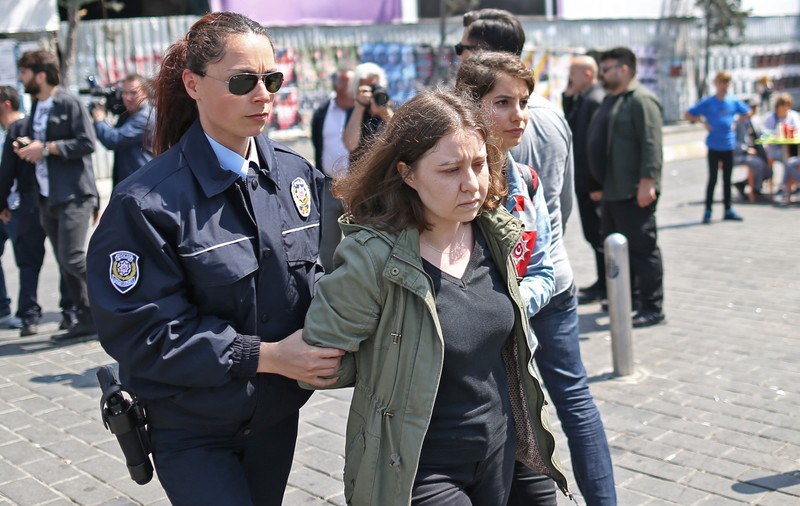 Poliția turcă a făcut zeci de arestări la Istanbul, de 1 Mai. Și în Paris au fost violențe