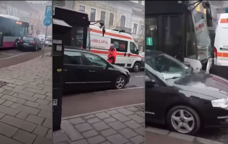 Accident în lanț în centrul municipiului Cluj-Napoca. O ambulanță și un autobuz, între vehiculele implicate