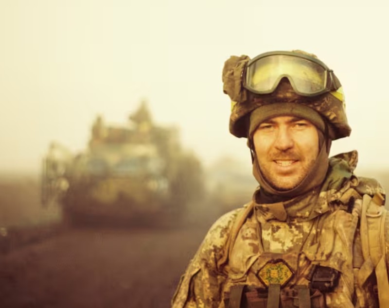 Mercenar elvețian care a luptat în Ucraina: „Întâi îi distrugi pe ruși, apoi negociezi cu ei”. Jona s-a întors acasă și s-a predat