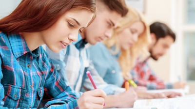 elevi-examen-shutterstock