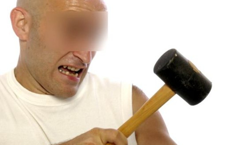 Trei adolescenți din Vaslui ar fi fost bătuți cu ciocanul de patronul unei spălătorii. De la ce a pornit totul