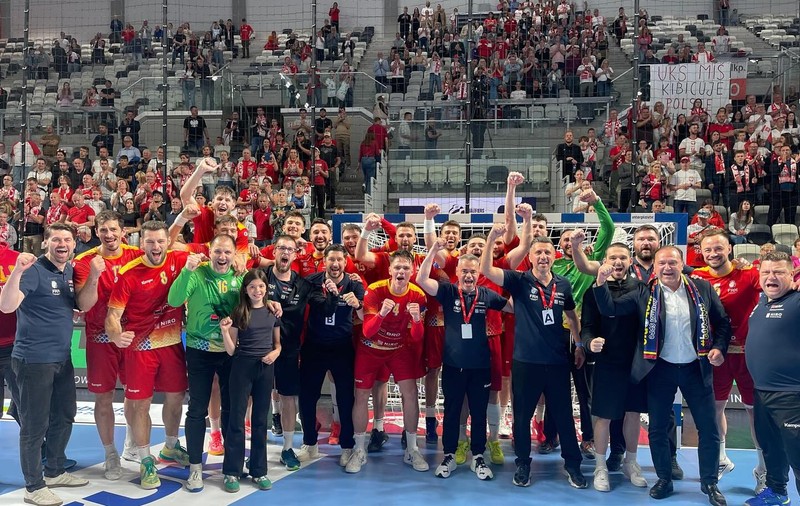 România s-a calificat la Campionatul European de handbal 2026. „Tricolorii” au pierdut în Polonia, dar au avut noroc cu victoria dramatică a Portugaliei cu Israelul
