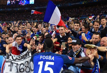 Paul Pogba este foarte îndrăgit la Paris FOTO: EPA