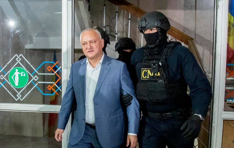 Fostul președinte moldovean Igor Dodon a fost eliberat din arest la domiciliu și pus sub control judiciar