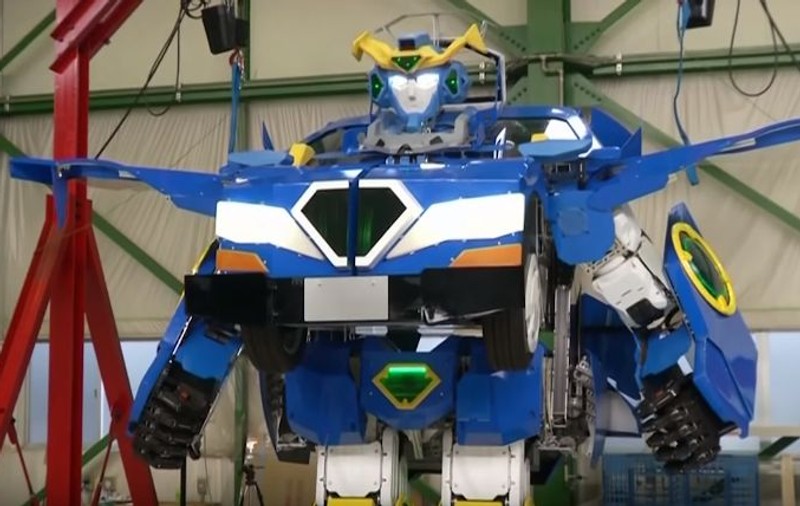 VIDEO | Mașina care se transformă în robot. Primul Autobot a fost inventat în Japonia